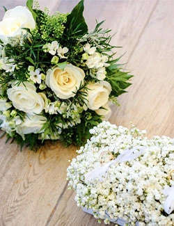 Bouquet sposa e cuscinetto fedi floreale